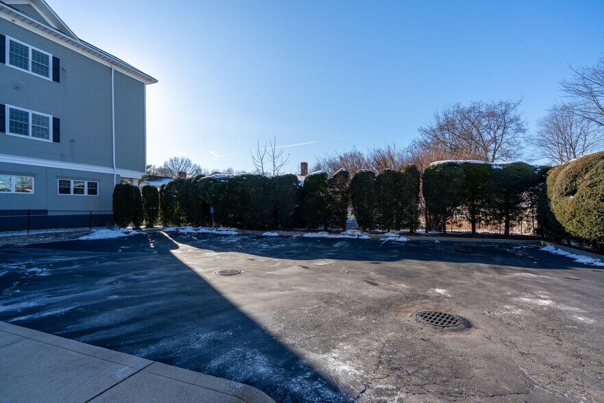 More Photos Of 29 Green St, Huntington Medical For Sale