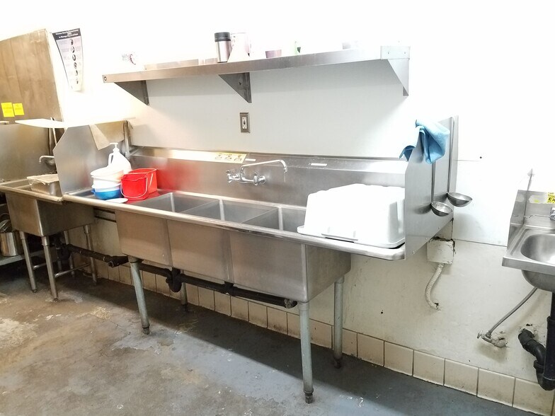 More Photos Of 14511 Victory Blvd, Van Nuys Restaurant For Lease