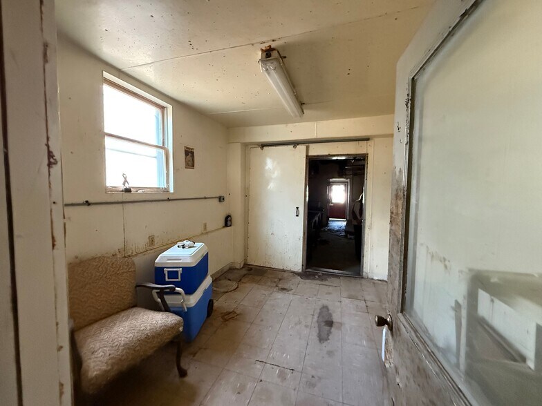 More Photos Of 137 Southbridge Rd, Charlton Warehouse For Sale