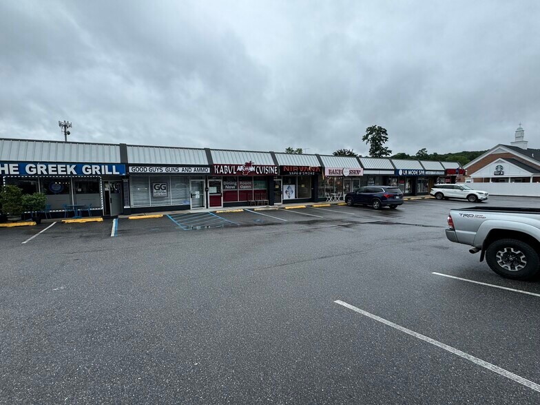 More Photos Of 1151-1157 E Jericho Tpke, Huntington Unknown For Lease