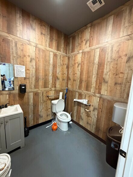 More Photos Of 1515 S Mobberly Ave, Longview Service Station For Sale