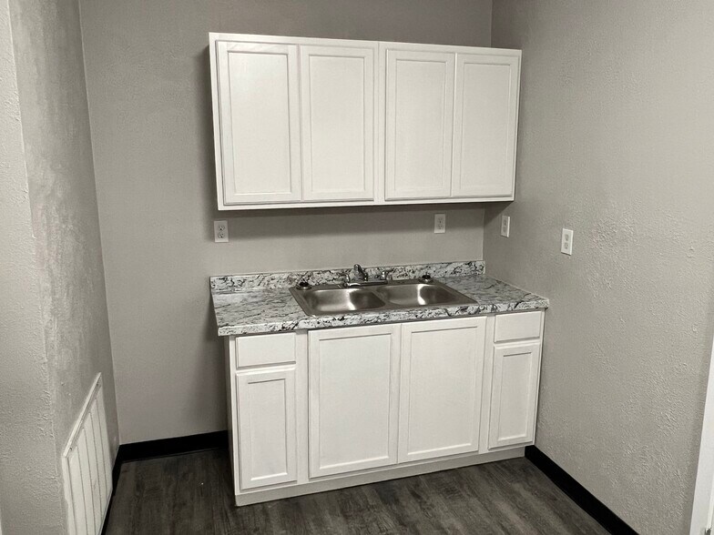 More Photos Of 5901-5909 Tension Dr, Fort Worth Warehouse For Lease