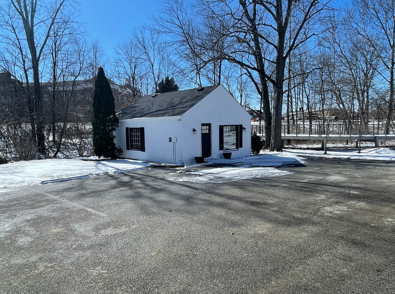 More Photos Of 153 E Dublin Granville Rd, New Albany Medical For Lease