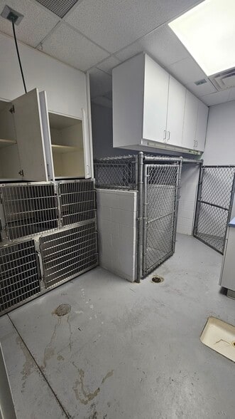 More Photos Of 6460 Atlanta Hwy, Alpharetta Veterinarian Kennel For Sale