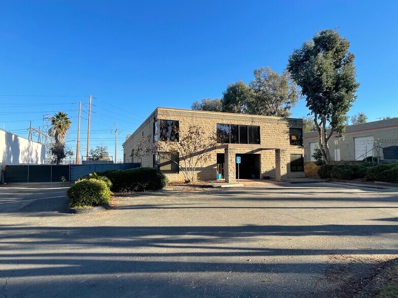 More Photos Of 640 Alpine Way, Escondido Warehouse For Lease