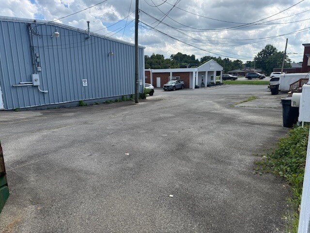 More Photos Of 7547 Williamson Rd, Hollins Storefront For Lease