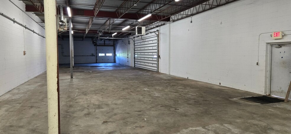 More Photos Of 50 Parker St, Newburyport Manufacturing For Lease