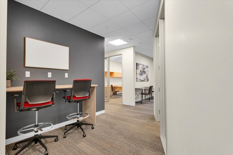 More Photos Of 1635 Village Center Cir, Las Vegas Coworking Space