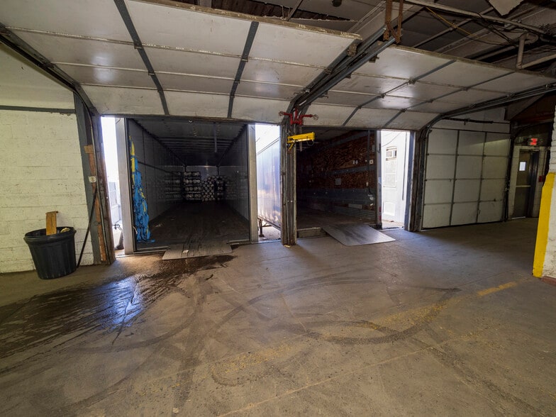 More Photos Of 39 Meade St, Trenton Distribution For Sale