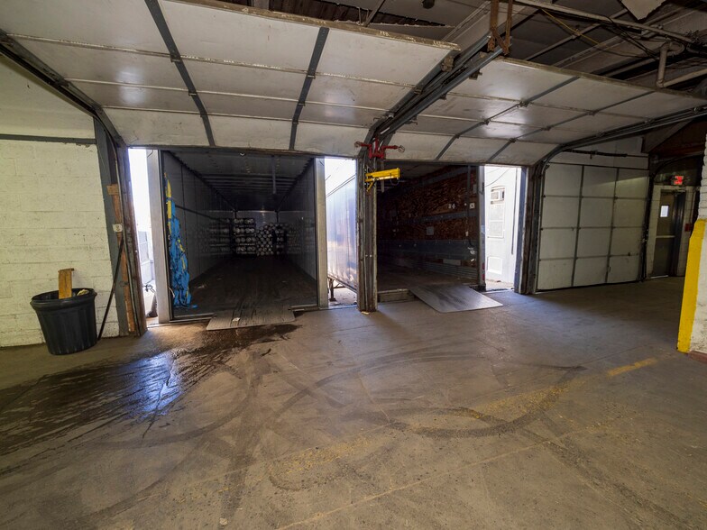 More Photos Of 39 Meade St, Trenton Distribution For Lease