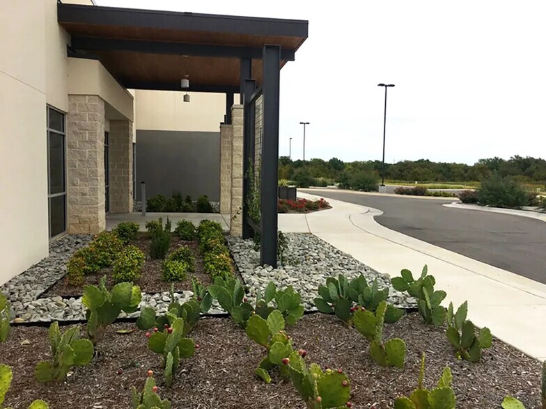 More Photos Of 410 Travertine, Ardmore Office For Sale