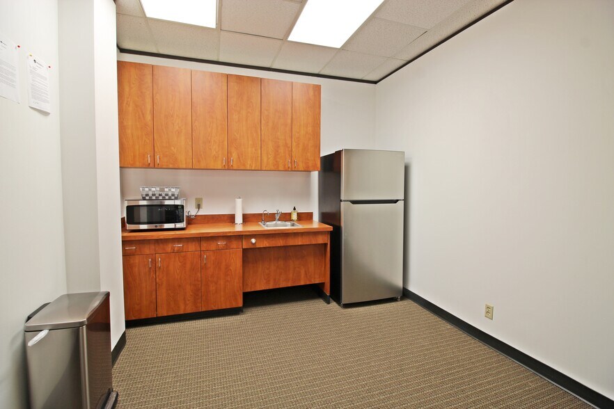 More Photos Of 11767 Katy Fwy, Houston Office For Lease