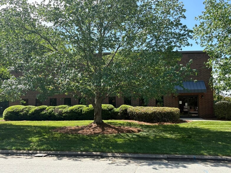 More Photos Of 11900 Sam Roper Dr, Charlotte Light Manufacturing For Lease