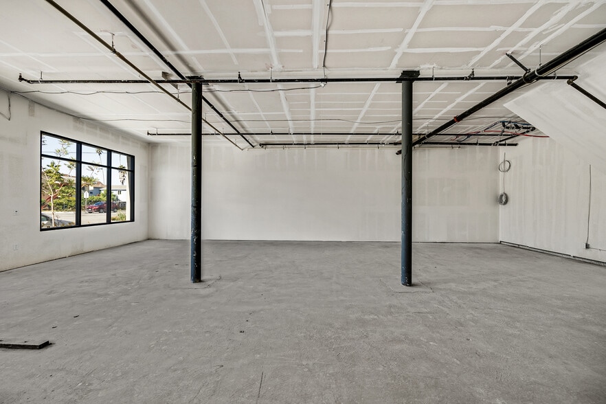 More Photos Of 986 W Grand Ave, Oakland Apartments For Lease