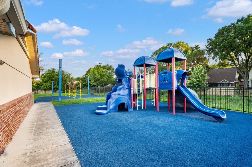 More Photos Of 10002 Camino Bandera, San Antonio Daycare Center For Sale