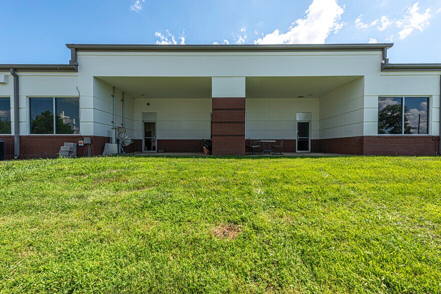 More Photos Of 5501 Pinnacle Point Dr, Rogers Office For Lease