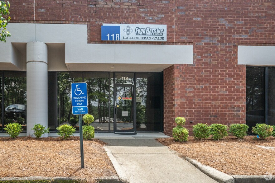 More Photos Of 200-240 Cobb Pky N, Marietta Unknown For Lease