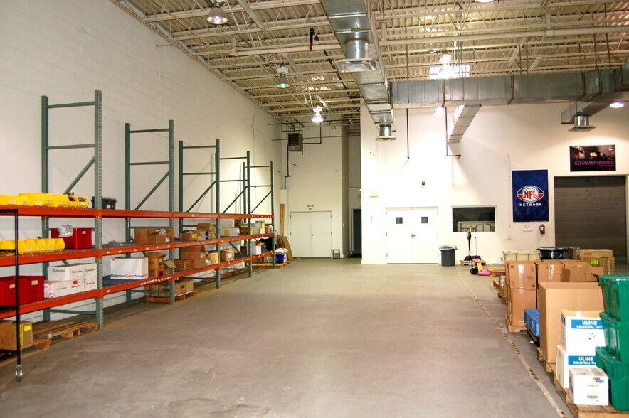 More Photos Of 21-23 W Aylesbury Rd, Timonium Light Distribution For Sale