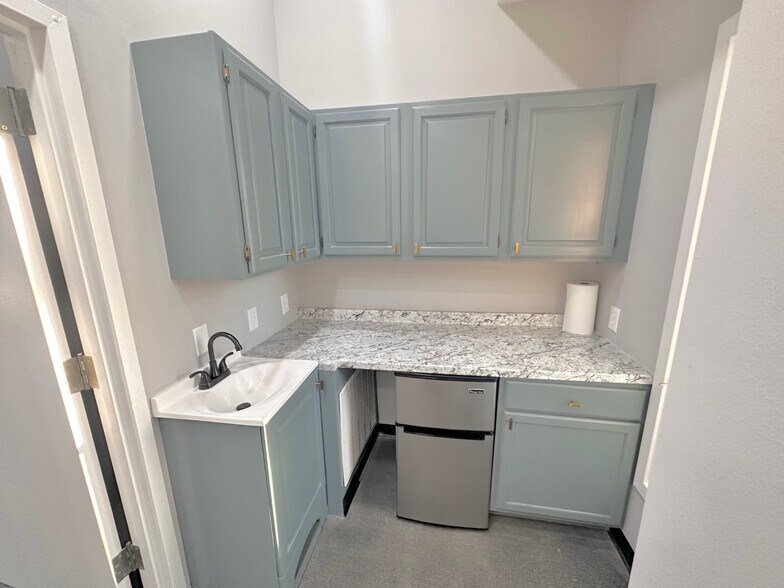 More Photos Of 9300-9306 Old Keene Mill Rd, Burke Loft Creative Space For Lease