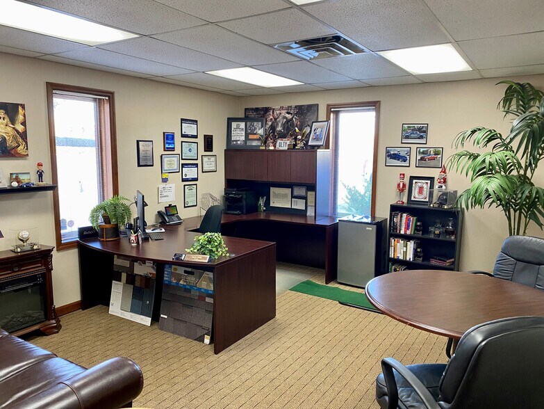 More Photos Of 400-460 Fame Rd, Dayton Light Distribution For Lease