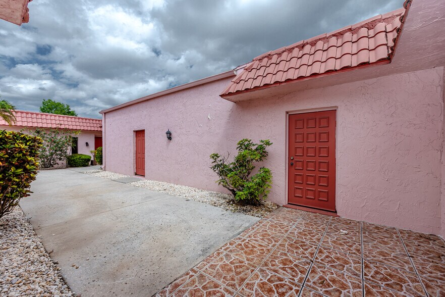 More Photos Of 6449 38th Ave, Saint Petersburg Medical For Lease