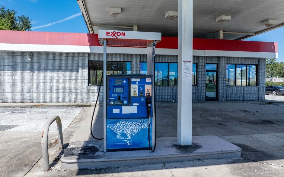 More Photos Of 6669 US-129 Hwy, Live Oak Convenience Store For Sale