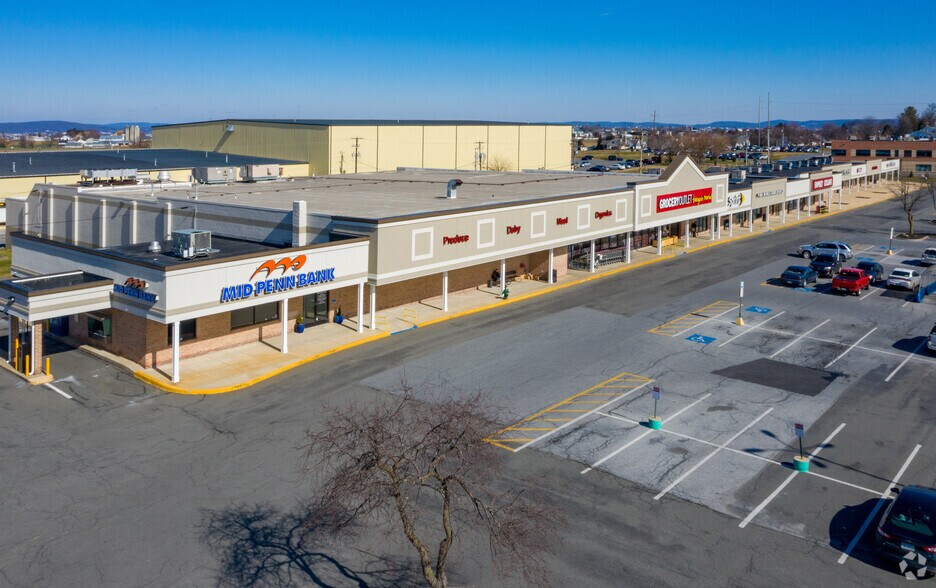 Primary Photo Of 653-685 W Main St, New Holland Storefront For Lease