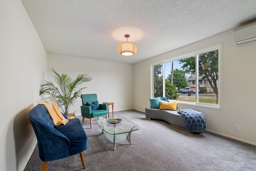 More Photos Of 1009-1011 Grove Ave, Tillamook Apartments For Sale