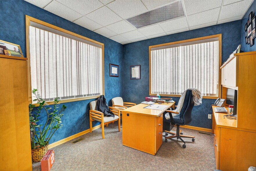 More Photos Of 1625 Ramblewood Dr, East Lansing Medical For Sale