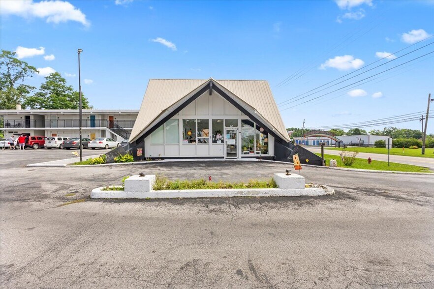 More Photos Of 15589 Lee Hwy, Bristol Apartments For Sale