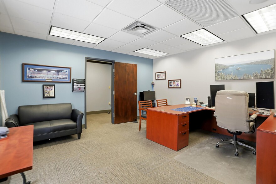 More Photos Of 8770 Purdue Rd, Indianapolis Office For Sale