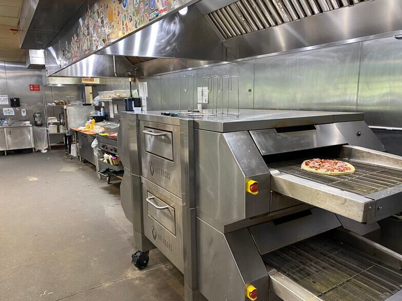 More Photos Of 5100 Lee Hwy, Bristol Restaurant For Sale