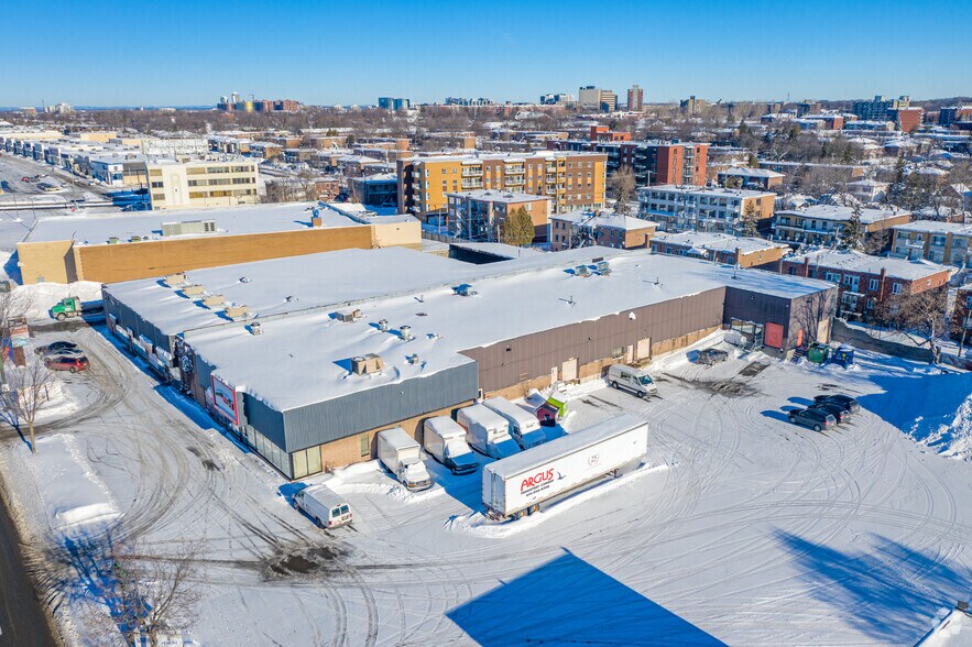 More Photos Of 795 Boul Curé-Labelle, Laval General Retail For Sale