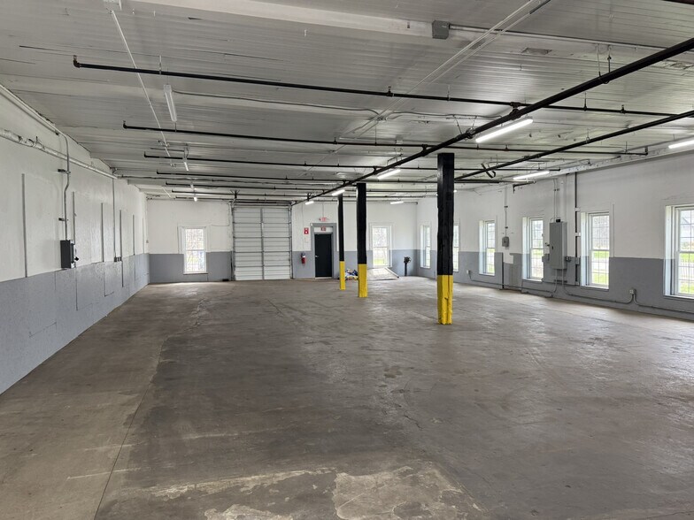 More Photos Of 132 Main St, East Windsor Manufacturing For Lease