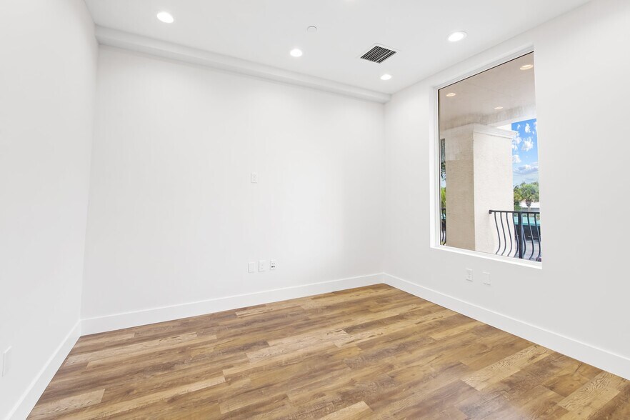 More Photos Of 2465 Mercer Ave, West Palm Beach Office For Lease