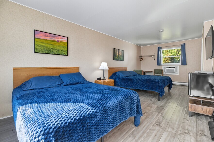 More Photos Of 615 S Main St, Colfax Hotel For Sale