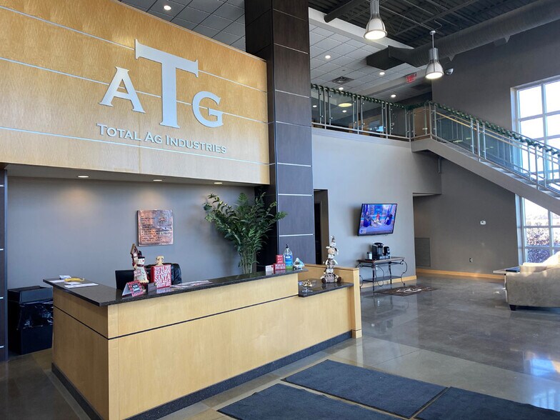 More Photos Of 801 W Caledonia Ave, Hillsboro Warehouse For Lease