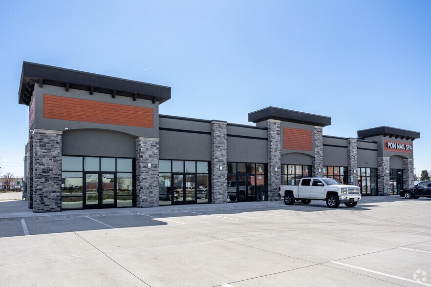 More Photos Of 2575 SE Hulsizer Rd, Ankeny Storefront Retail Office For Sale