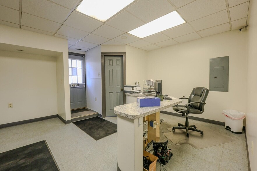 More Photos Of 380 S Main St, De Graff Light Manufacturing For Sale