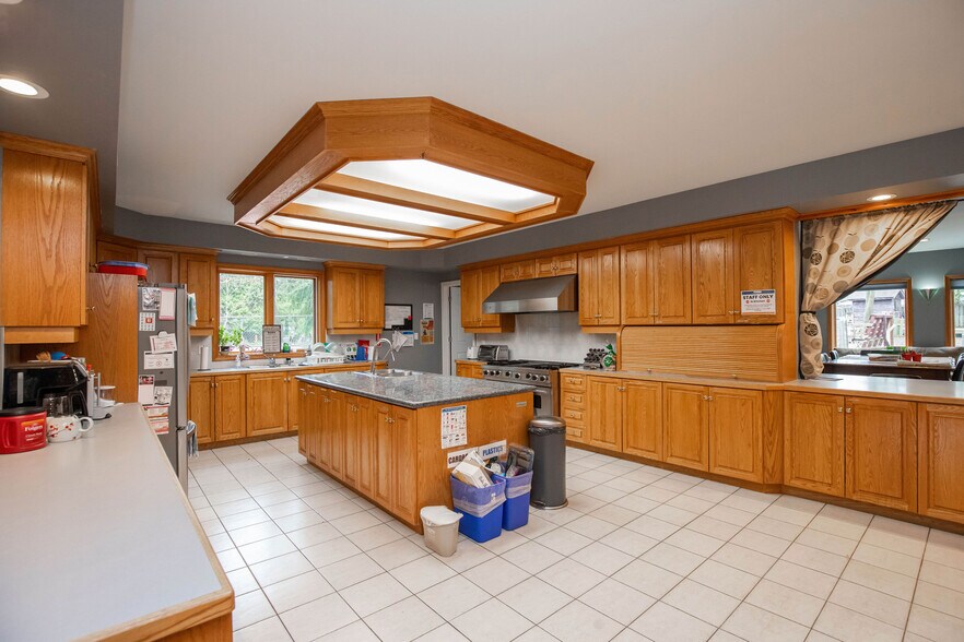 More Photos Of 144 Wilson St E, Ancaster Office For Sale