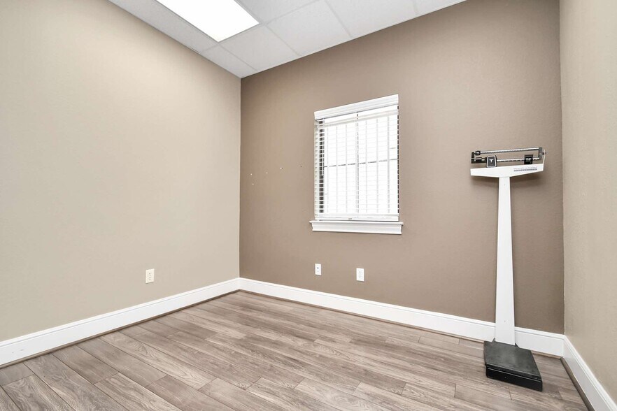 More Photos Of 620 S Peek Rd, Katy Medical For Sale