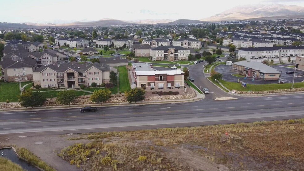 More Photos Of 25 N Hillcrest Dr, Saratoga Springs Storefront For Lease