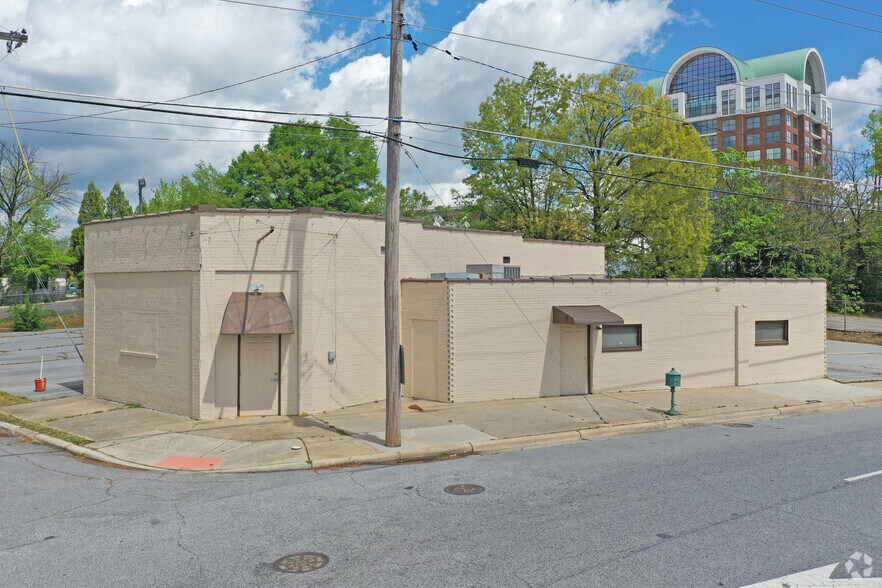 Primary Photo Of 131 Oak St, High Point Freestanding For Lease