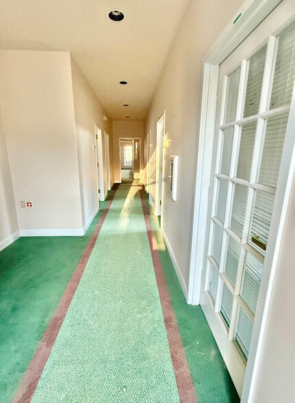 More Photos Of 12 All Souls Cres, Asheville Office For Sale