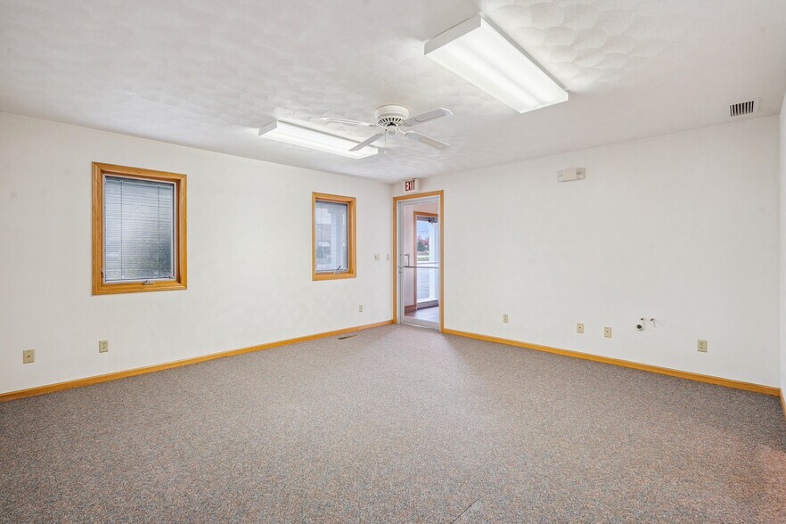 More Photos Of 219 N Canal St, Annawan Office For Sale
