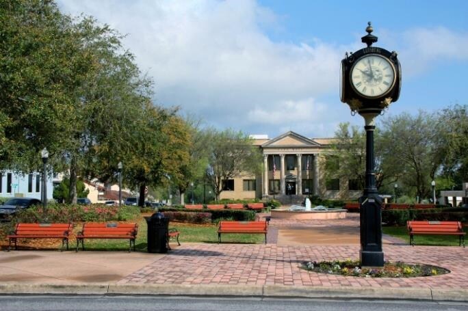 More Photos Of 103 S 2nd St, Leesburg Coworking Space