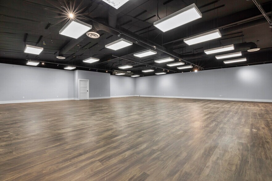 More Photos Of 18260 Parthenia St, Northridge Warehouse For Sale