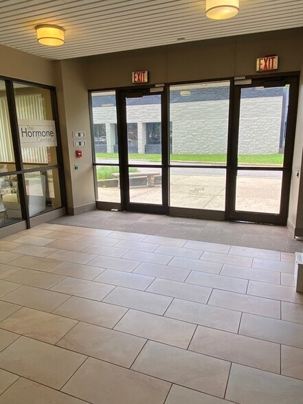 More Photos Of 102 Broadway St, Carnegie Office For Lease