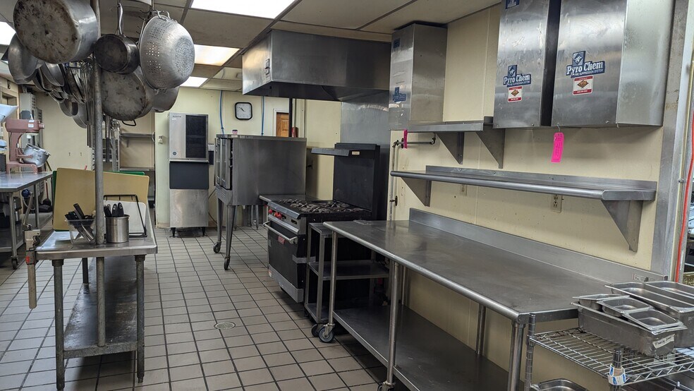 More Photos Of 819 E Main St, Crestline General Retail For Sale