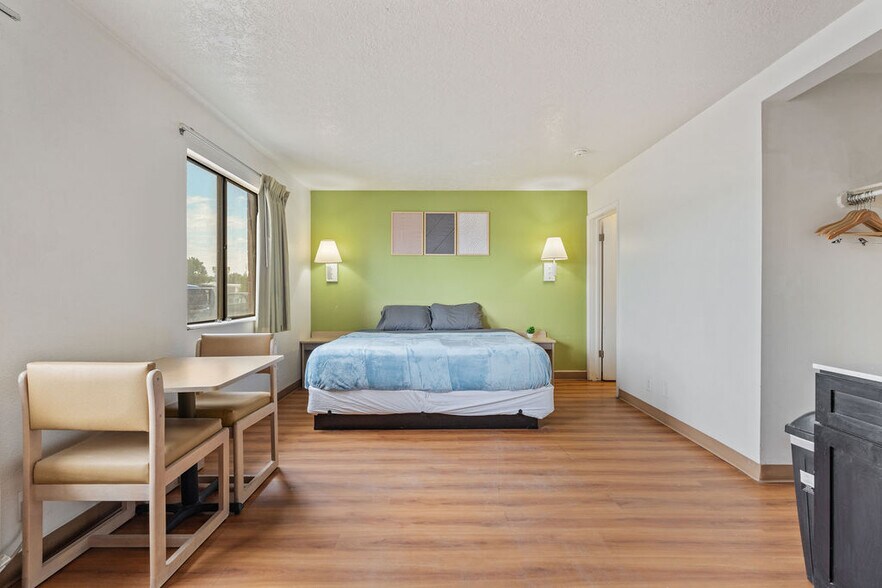 More Photos Of 261 Bear River Dr, Evanston Hotel For Sale